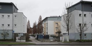 Am Ort des Bauzauns soll später der Bronnenmayer-Platz entstehen. Bild: Heiden